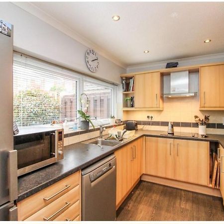 Double Room In Crawley,Gatwick,West Sussex Ifield Exteriér fotografie