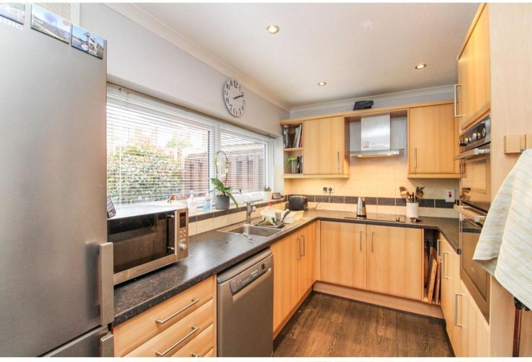 Double Room In Crawley,Gatwick,West Sussex Ifield Exteriér fotografie